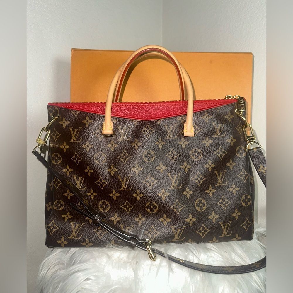 Louis Vuitton Pallas MM Monogram - Picture 4 of 16